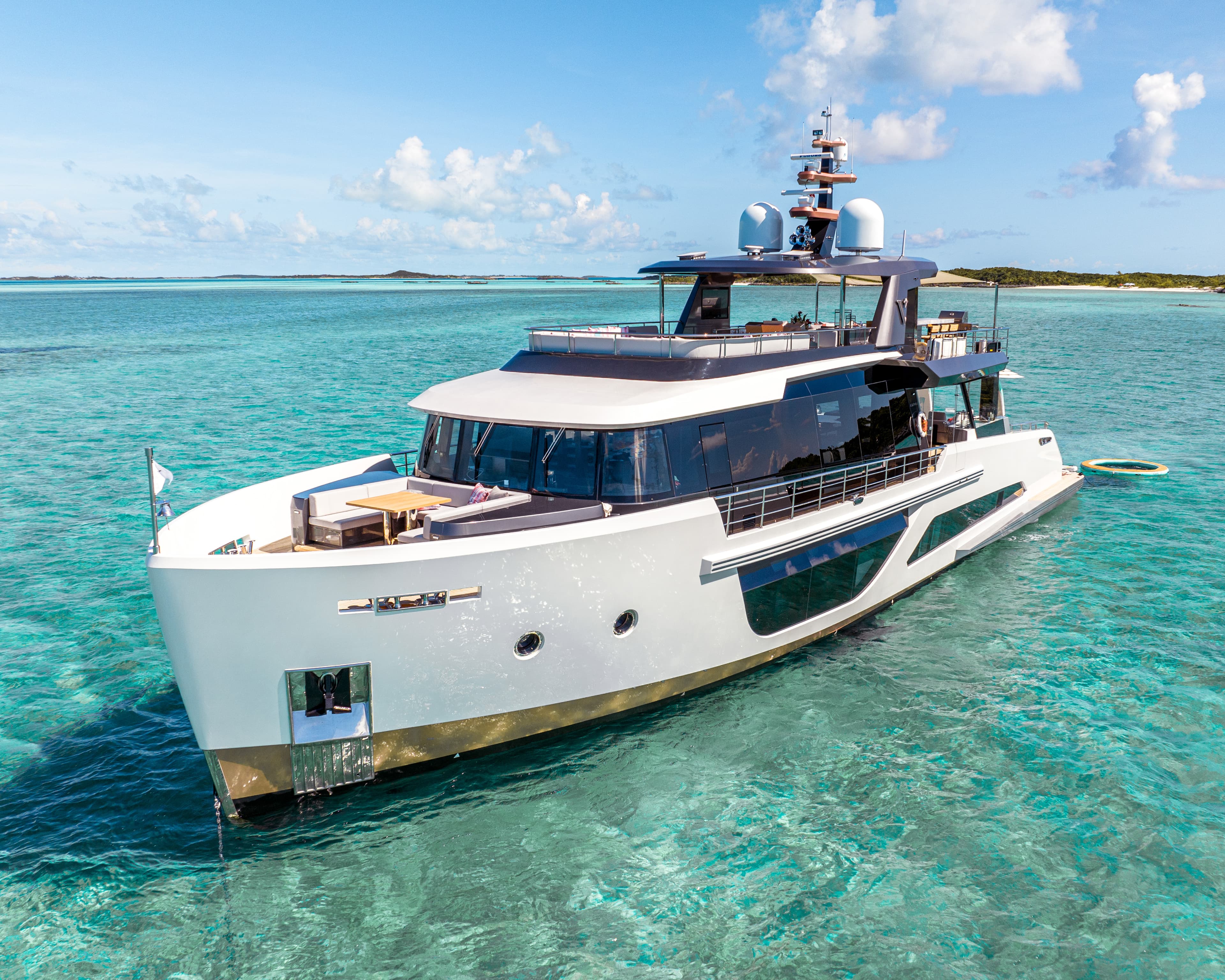 15 Powerful Ways Yacht Brokers Can Grow Their Social Media Following (and Attract High-Value Clients)